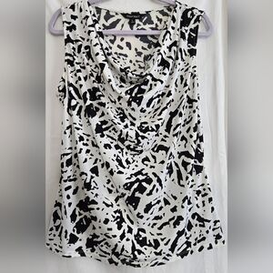 Ellen Tracy Monochrome Patterned Top